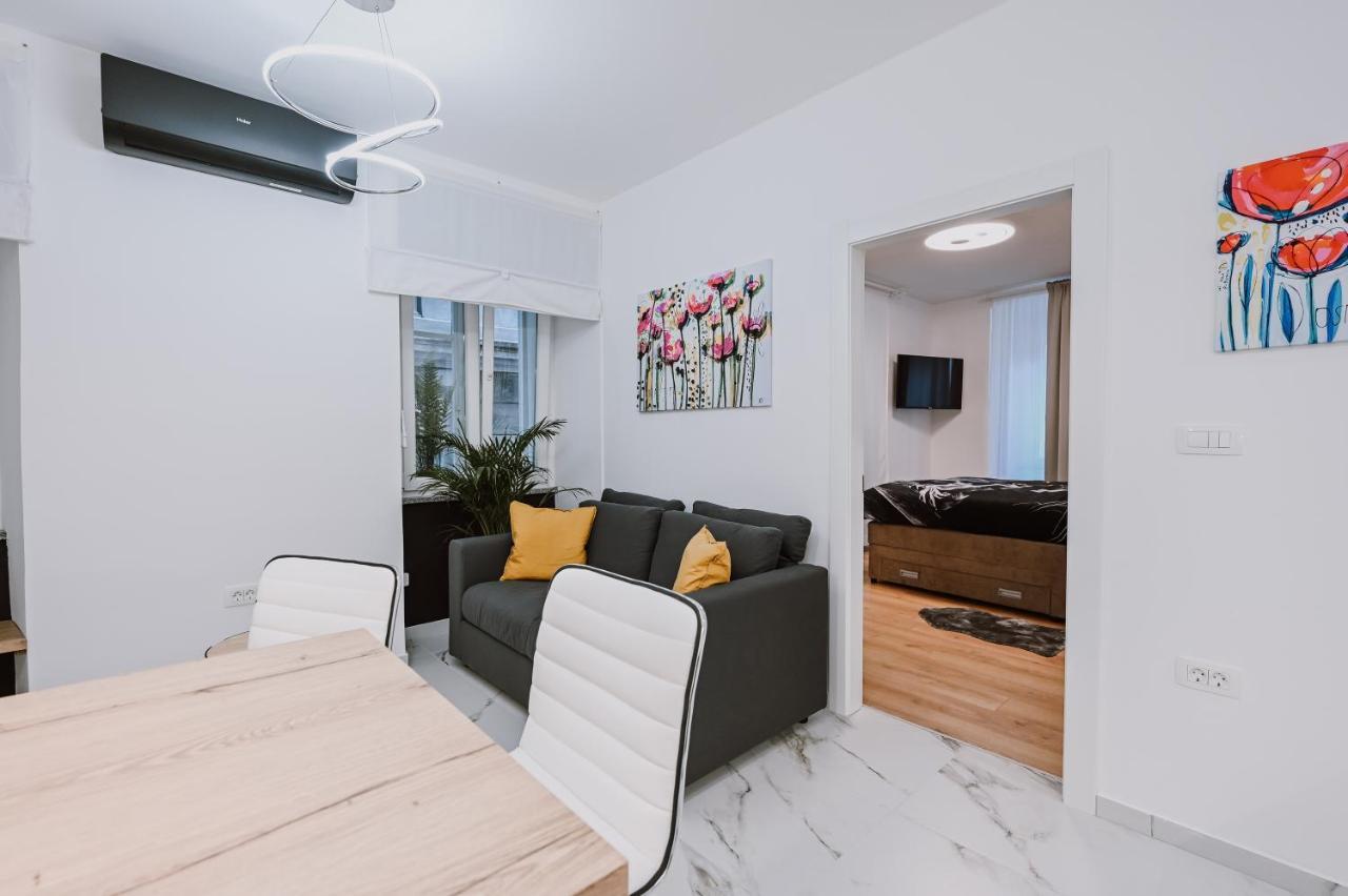 Old Square Apartment *